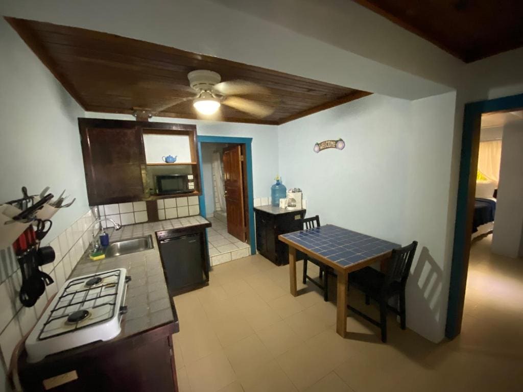 Double Room with Pool View room - Image 2