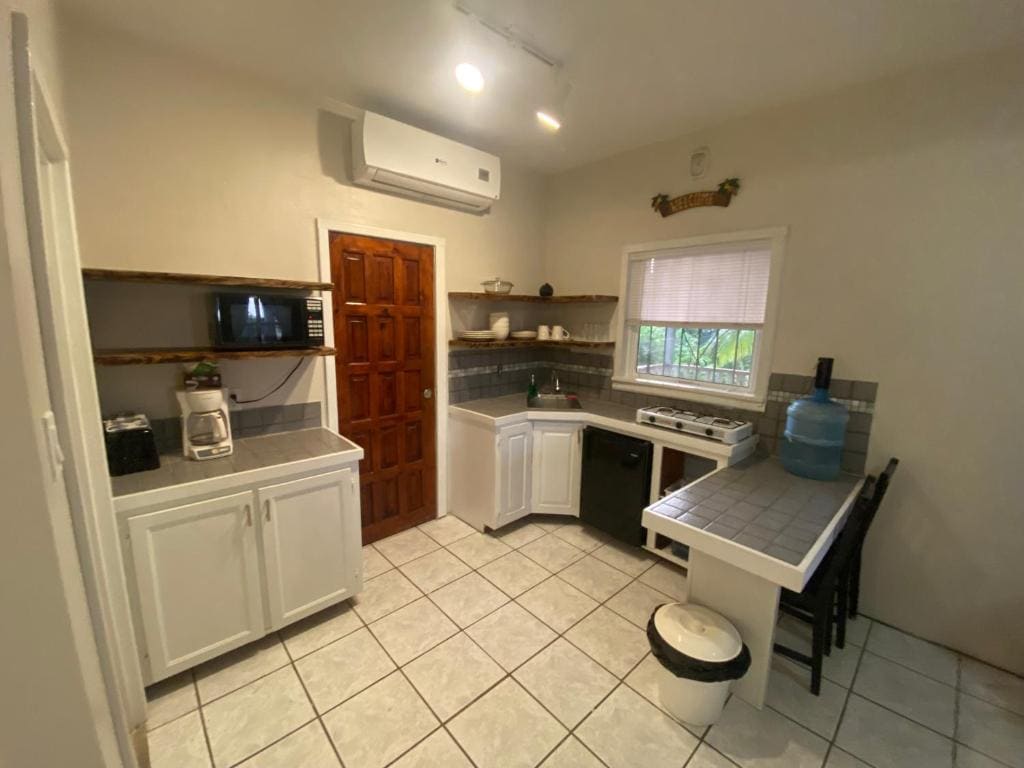 Deluxe King Suite room - Image 1