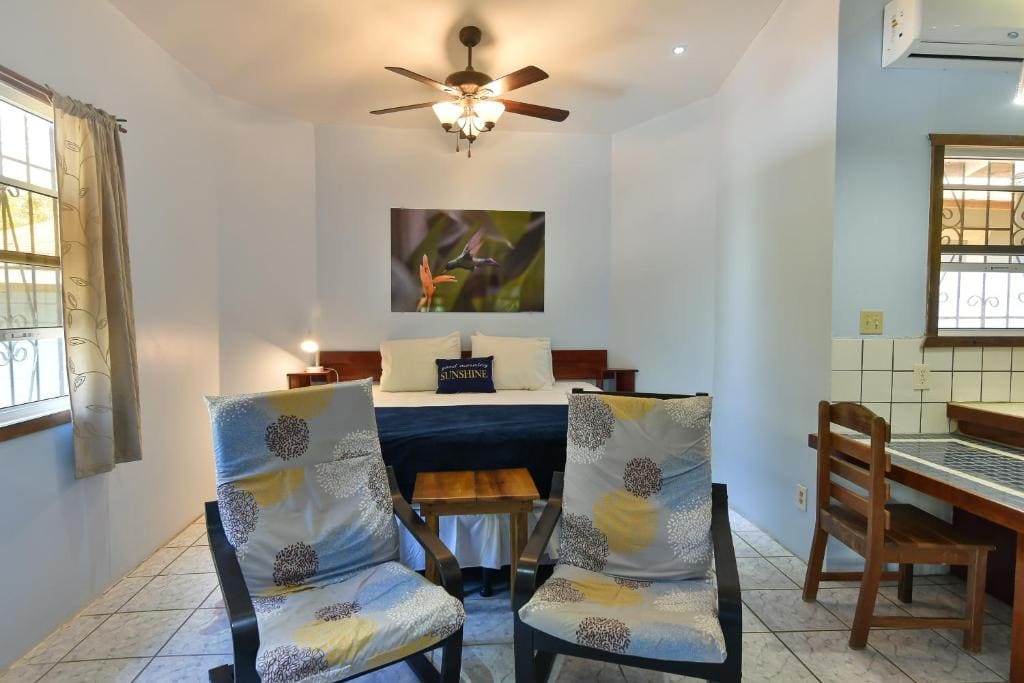 Studio Apartment room - Image 2