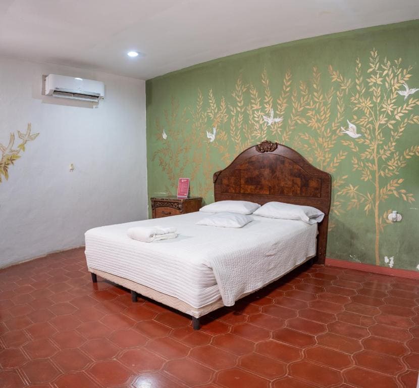 Single Room with Private Bathroom room - Image 3