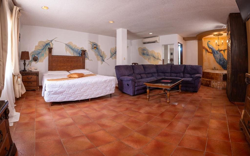 Deluxe King Suite room - Image 2