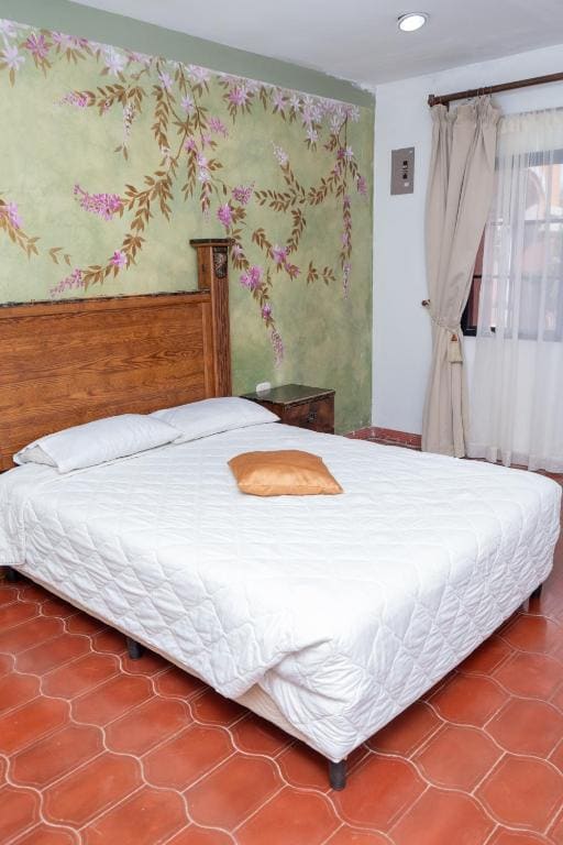 Single Room with Private Bathroom room - Image 2