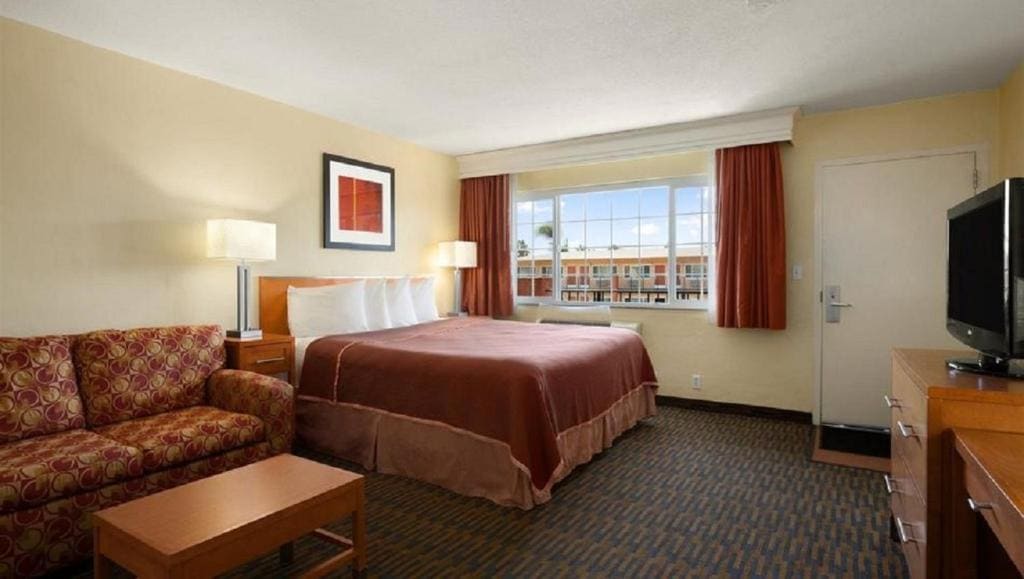 King Room - Non-Smoking room - Image 1