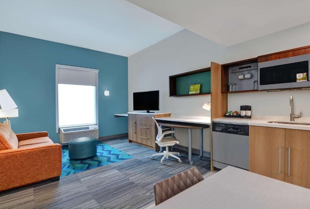 One-Bedroom King Suite - Non-Smoking room - Image 3