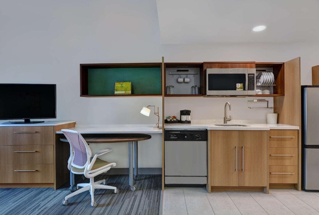 King Suite - Hearing Access/Non-Smoking room - Image 2