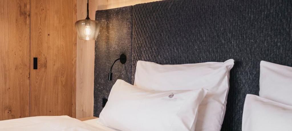 Double Room with Mountain View room - Image 1