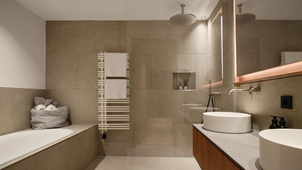 Deluxe Family Suite room - Image 3