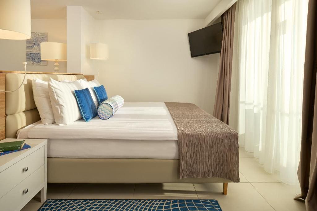 Junior Suite with Balcony and Sea View room - Image 1