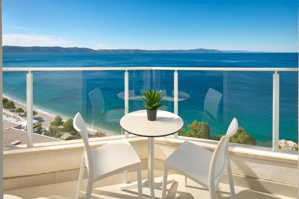 Superior Double Room with Balcony and Sea View room - Image 3
