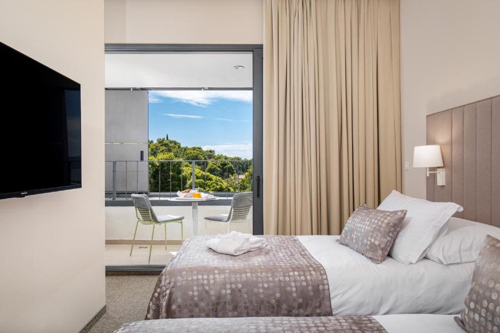 Deluxe Double or Twin Room with Sea View room - Image 2