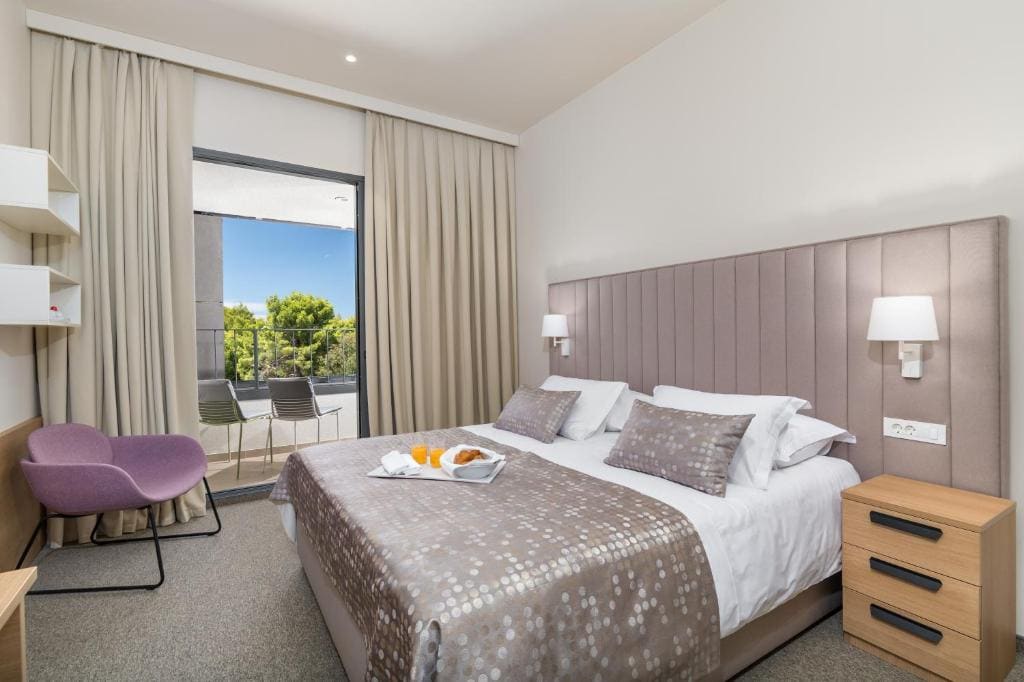 Double Room with Balcony room - Image 3