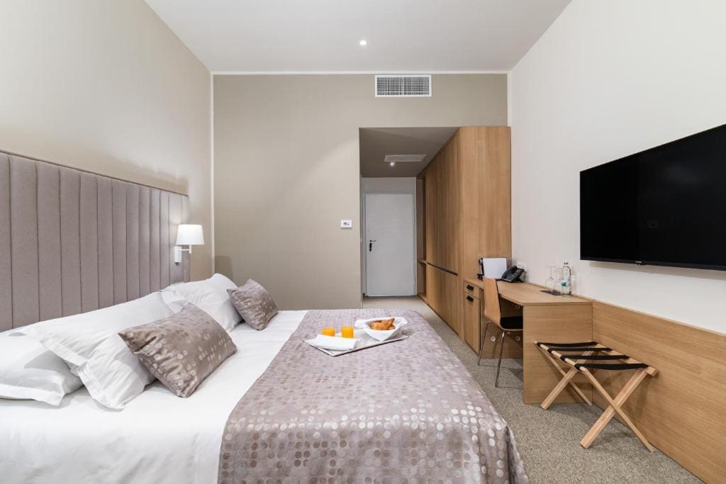 Double Room with Balcony room - Image 1