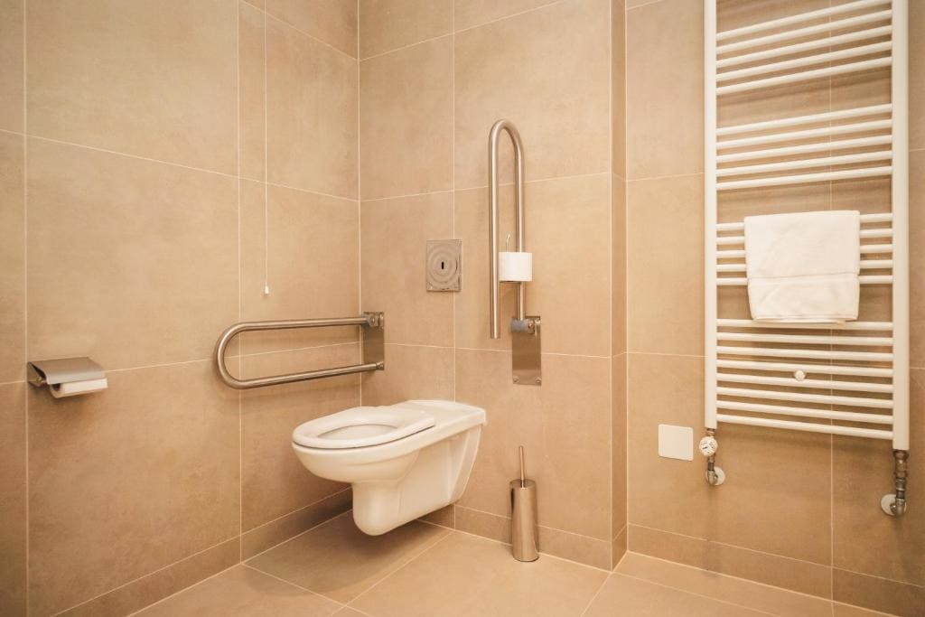 Twin Room - Disability Access room - Image 2