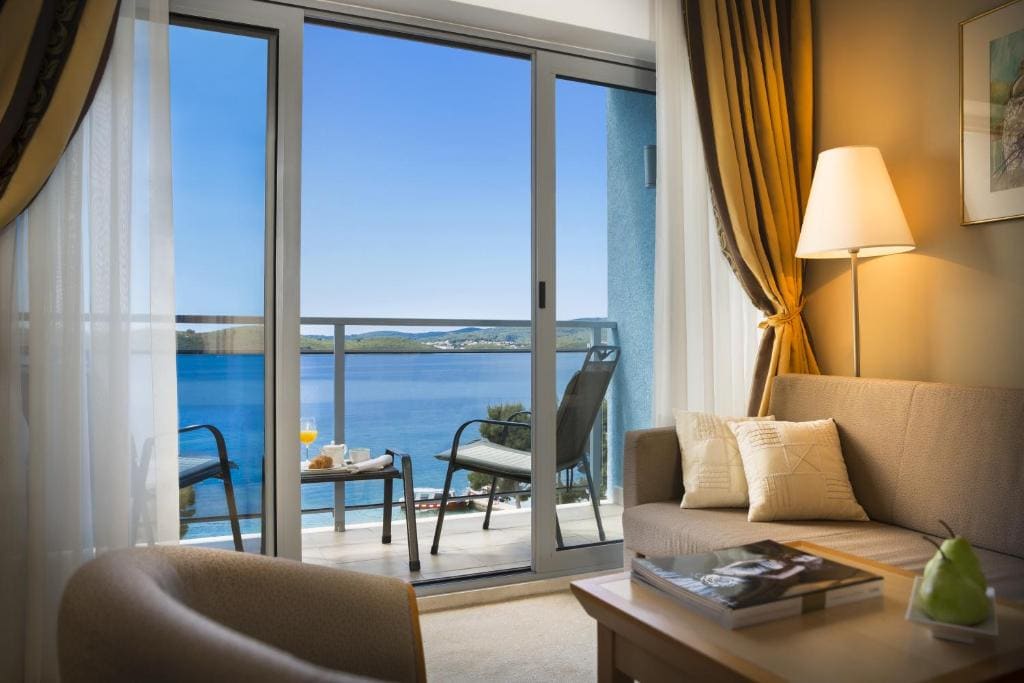 Junior Suite with Sea View and Balcony room - Image 1