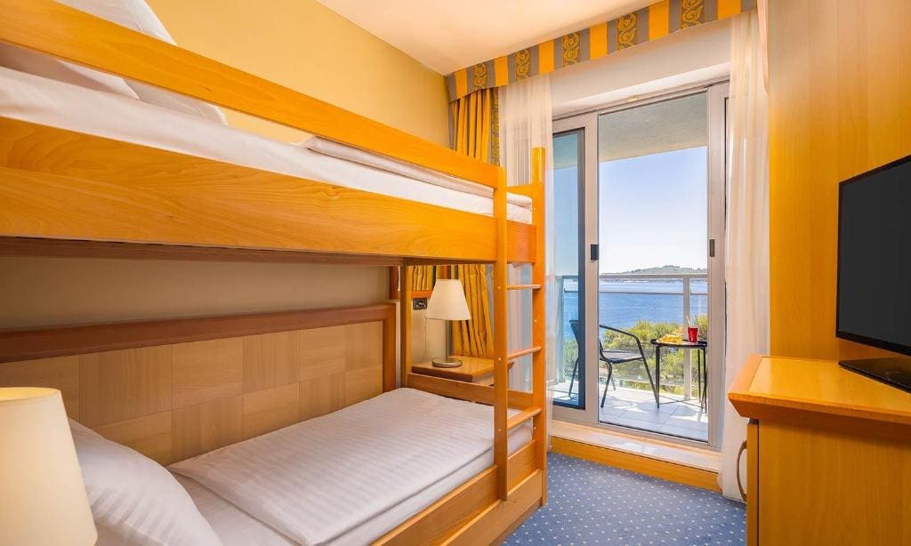 Family Room with Seaside Balcony room - Image 3