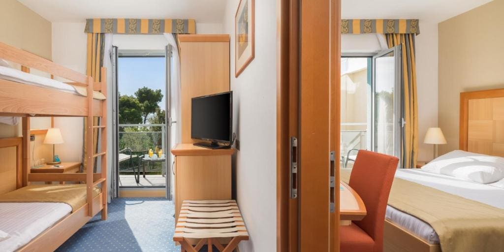 Family Room with Seaside Balcony room - Image 2