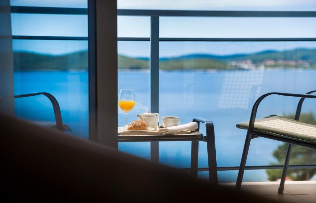 Junior Suite with Sea View and Balcony room - Image 3