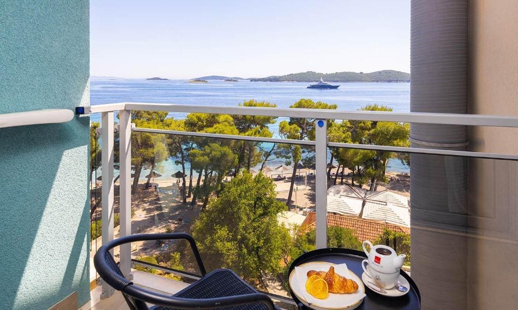 Standard Single room with Seaside Balcony room - Image 2