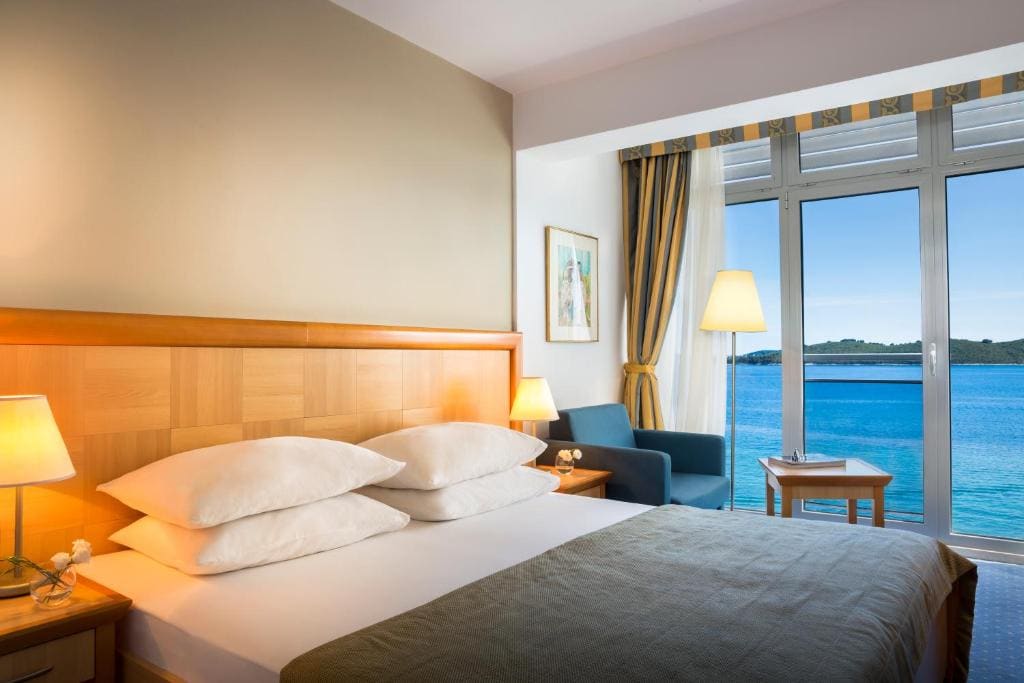 Superior Double Room with Sea View room - Image 2