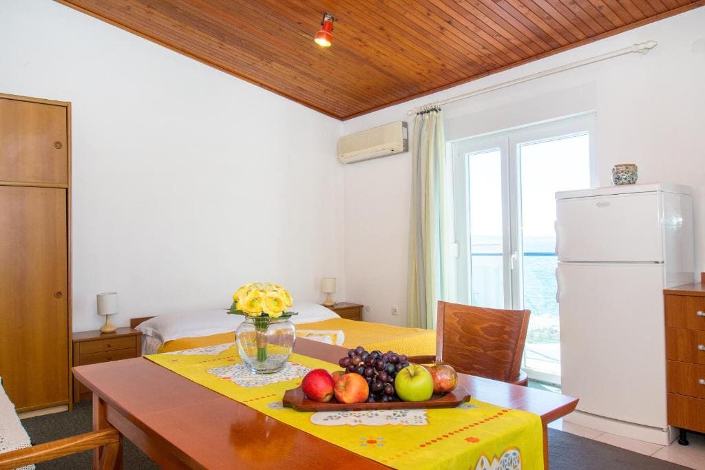 Apartment with Sea View room - Image 3