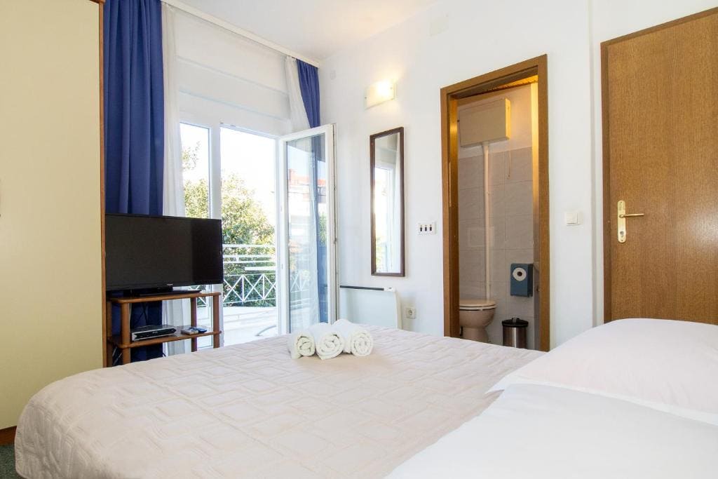 Economy Double Room room - Image 2