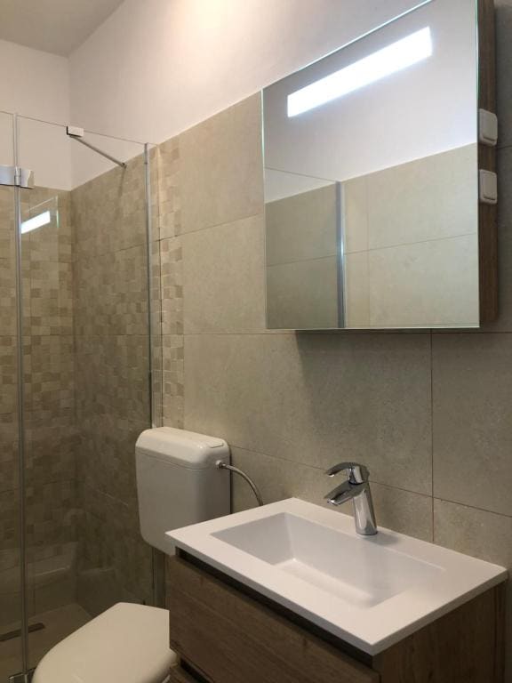 Room room - Image 1