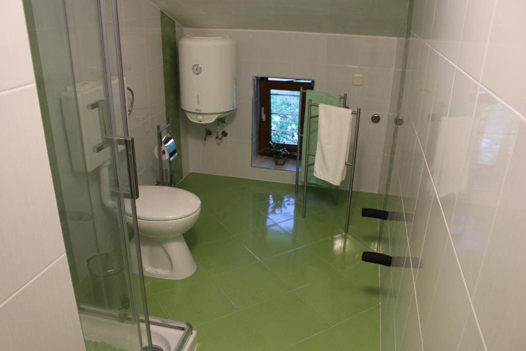One-Bedroom Apartment room - Image 1
