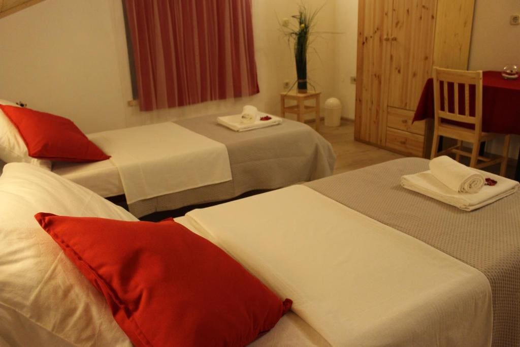 Twin Room with Private Bathroom room - Image 3