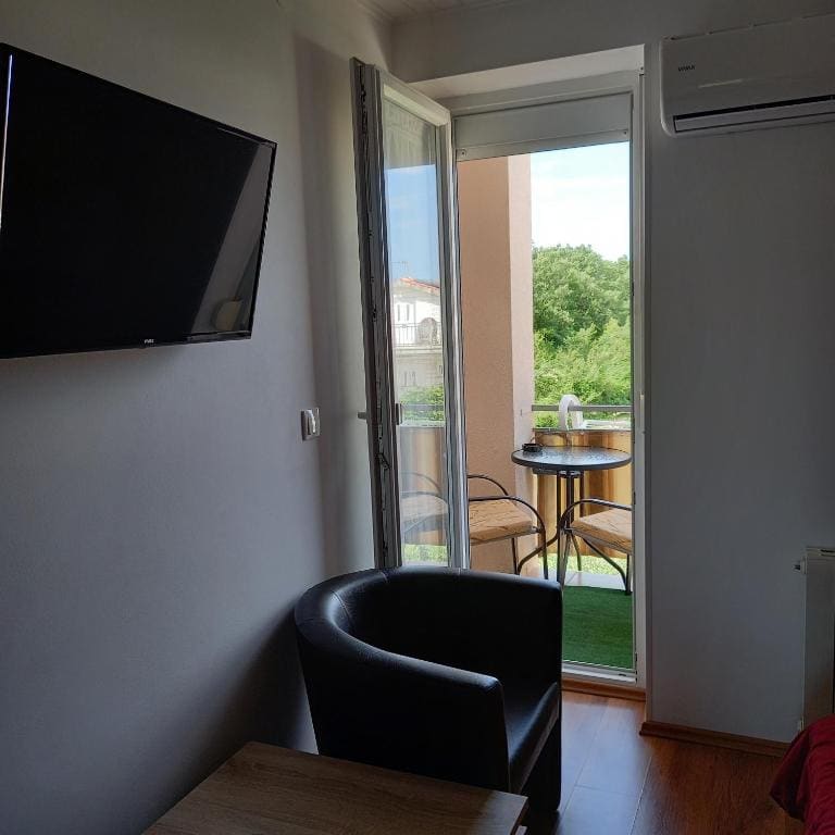 Double Room with Balcony room - Image 1