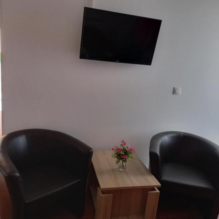 Double Room with Balcony room - Image 2