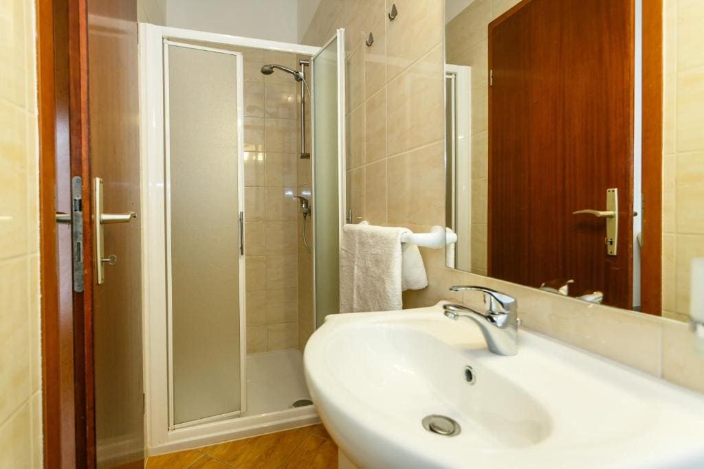 One-Bedroom Apartment with Terrace room - Image 2