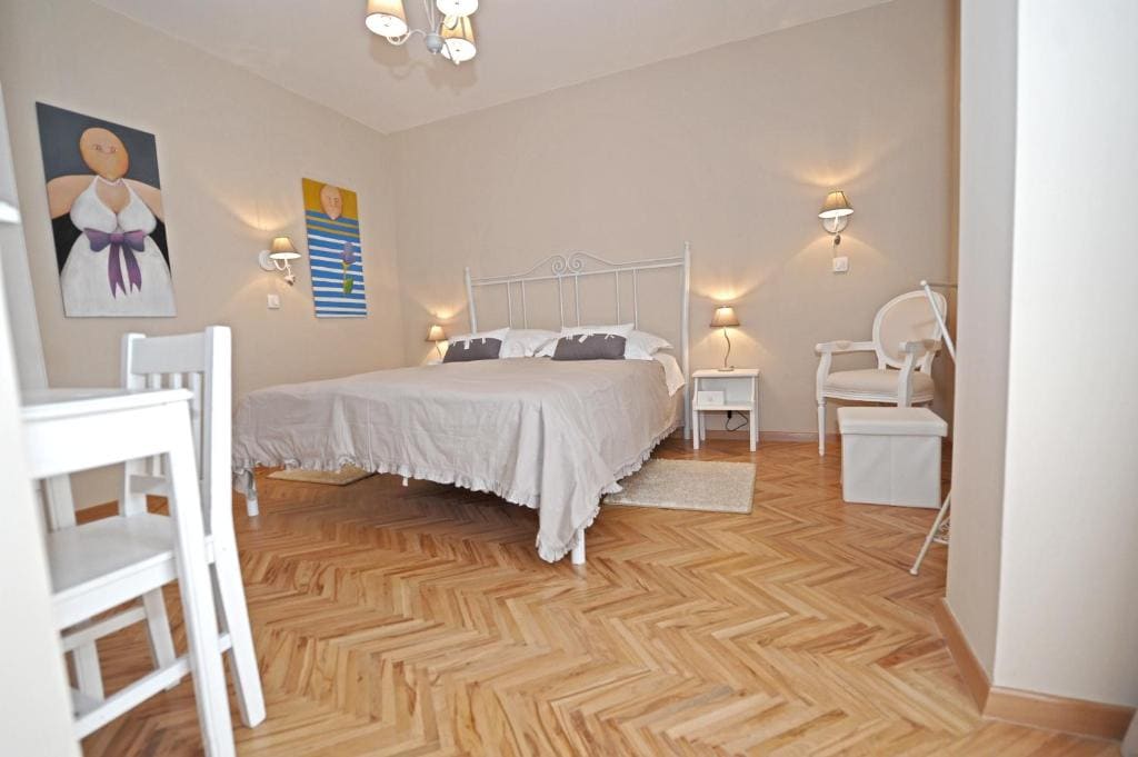 One-Bedroom Apartment room - Image 3