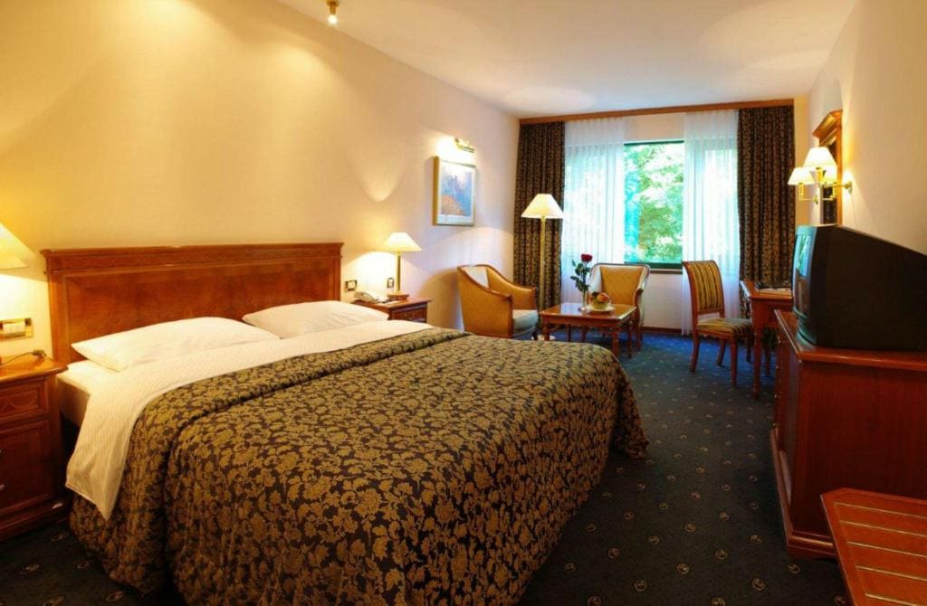 Deluxe Double or Twin Room room - Image 1