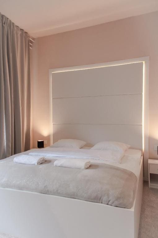 Double Room with Private Bathroom room - Image 2