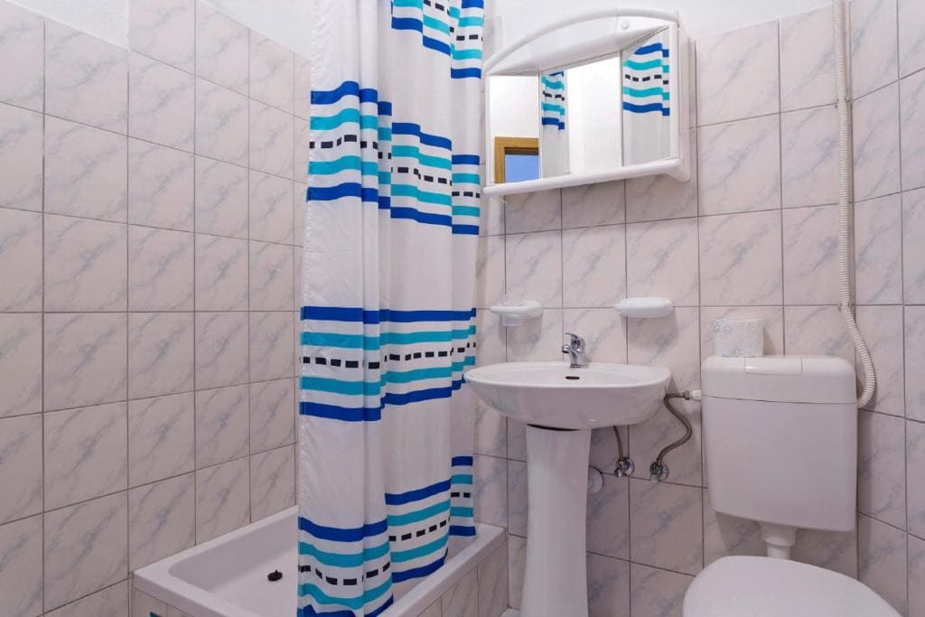 Double Room with Private Bathroom room - Image 2