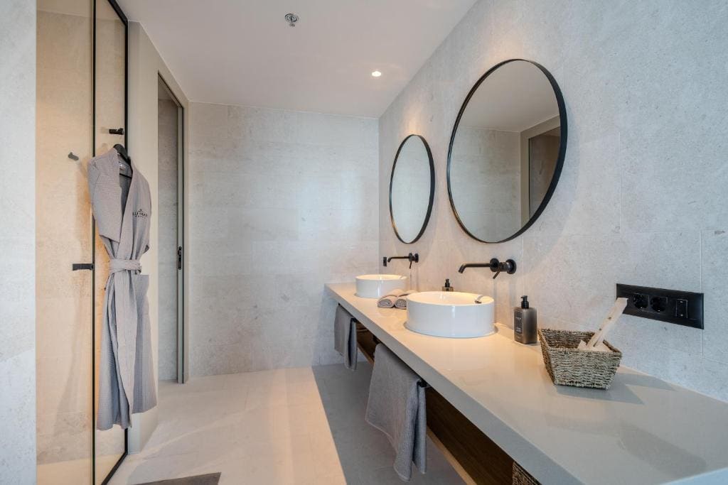 Suite with Sea View room - Image 3