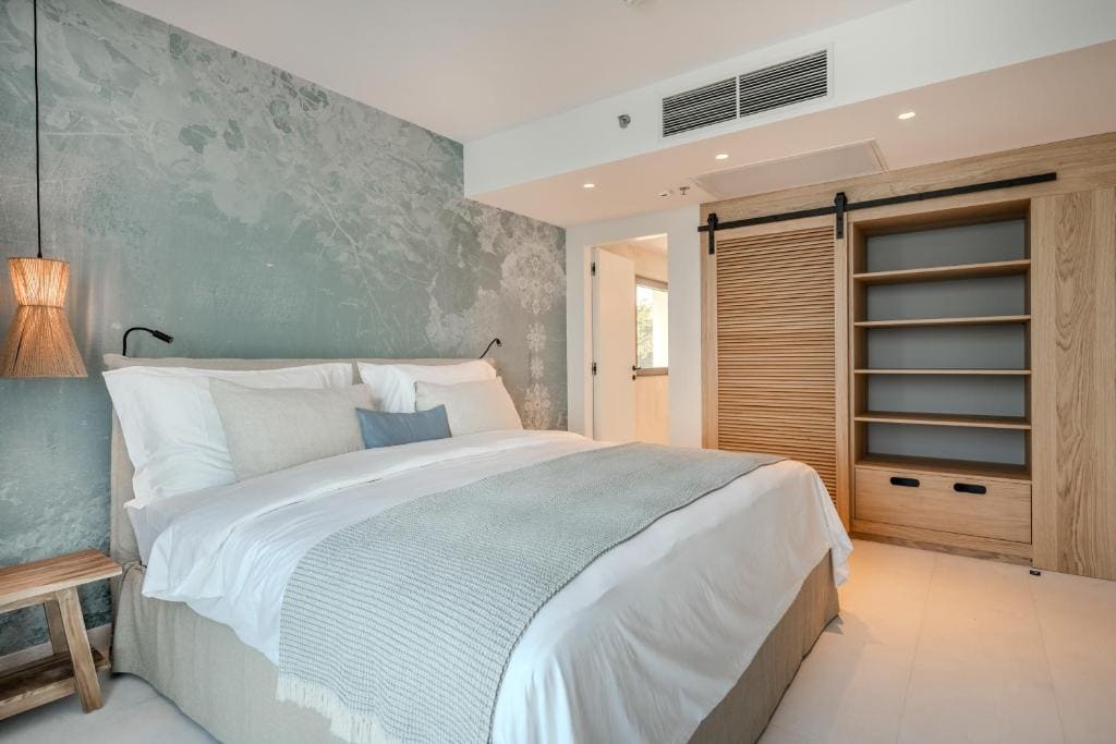 Penthouse Apartment room - Image 2