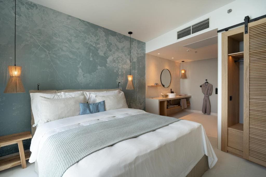 Double Room with Balcony and Sea View room - Image 1