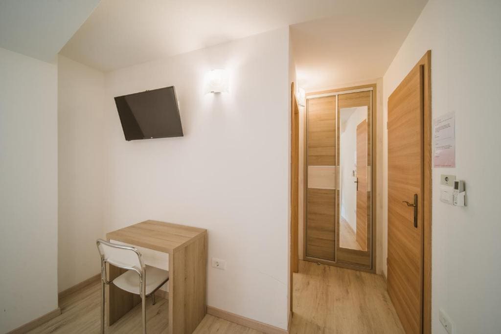 Double or Twin Room with Private Bathroom room - Image 1