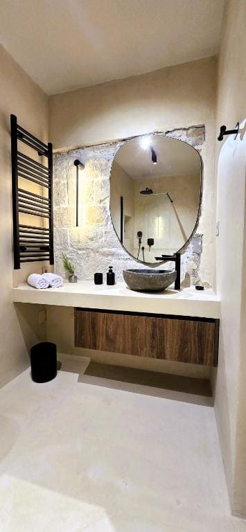 Deluxe Queen Room room - Image 2