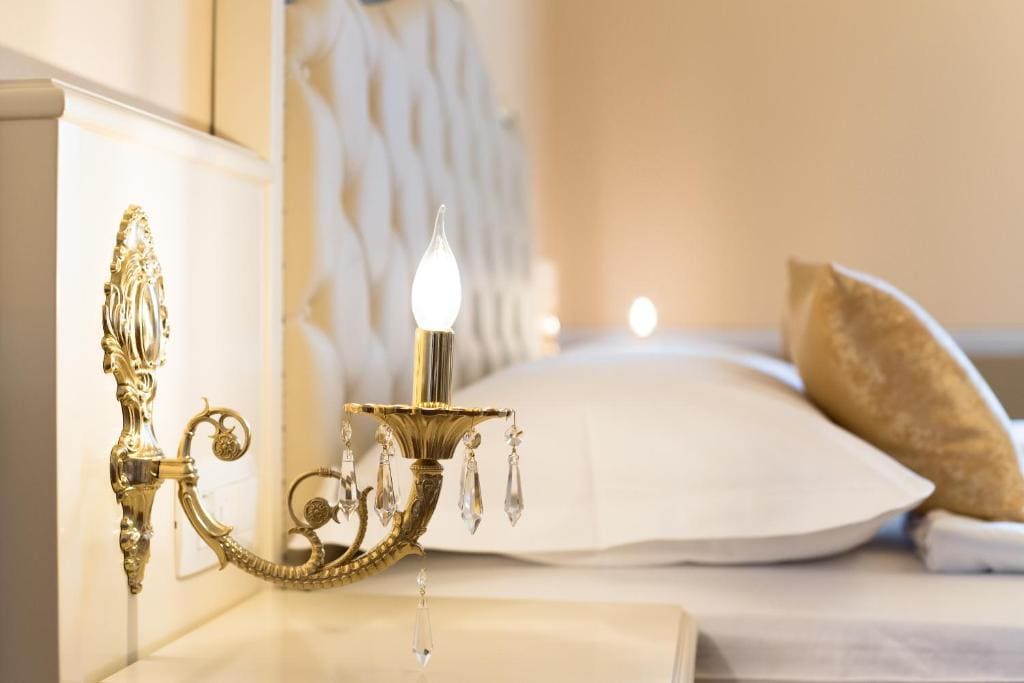 Deluxe King Room with City View room - Image 2