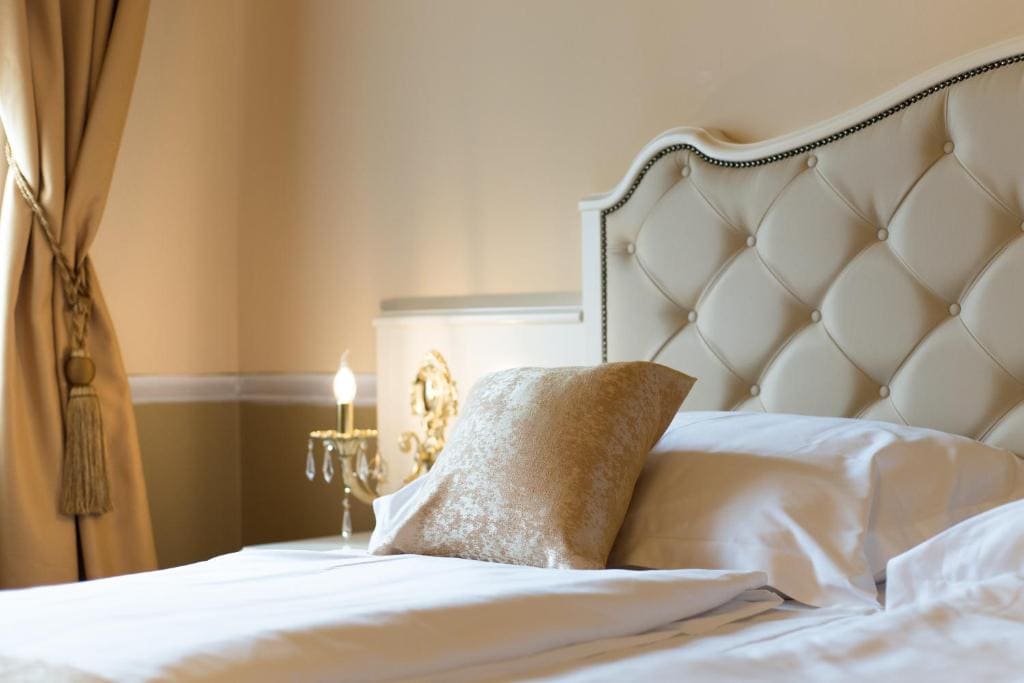 Deluxe King Room with City View room - Image 1