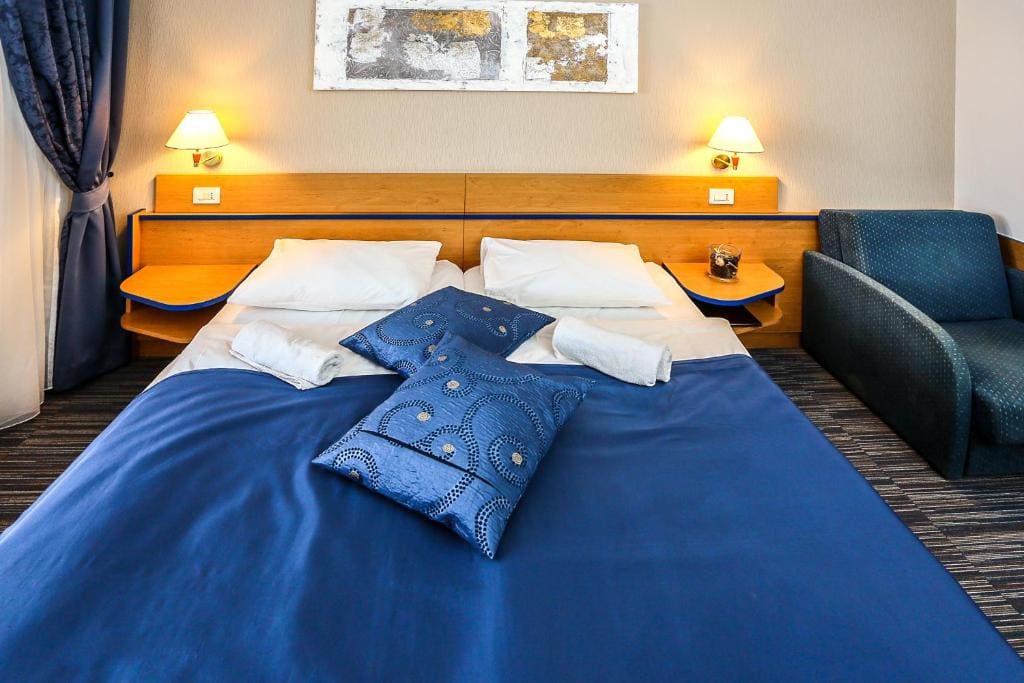 Double Room with Balcony room - Image 3
