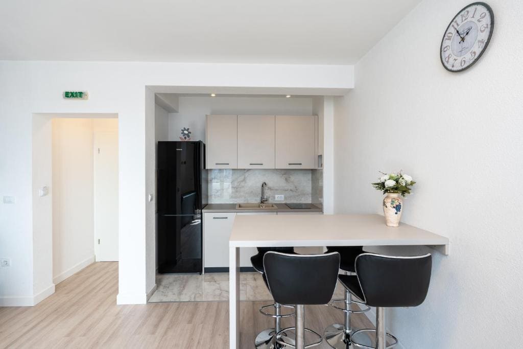 Studio with Balcony and Sea View room - Image 3