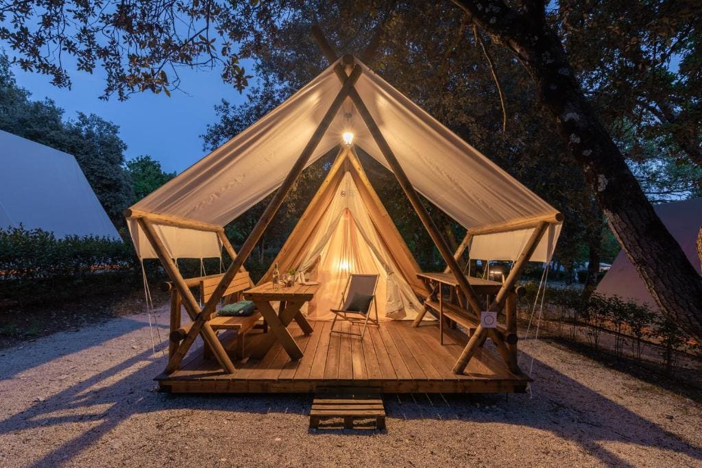 Tent room - Image 1