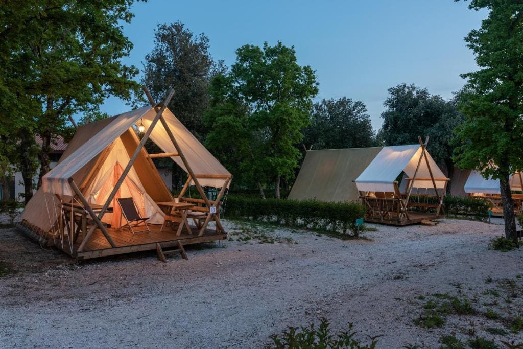 Tent room - Image 3