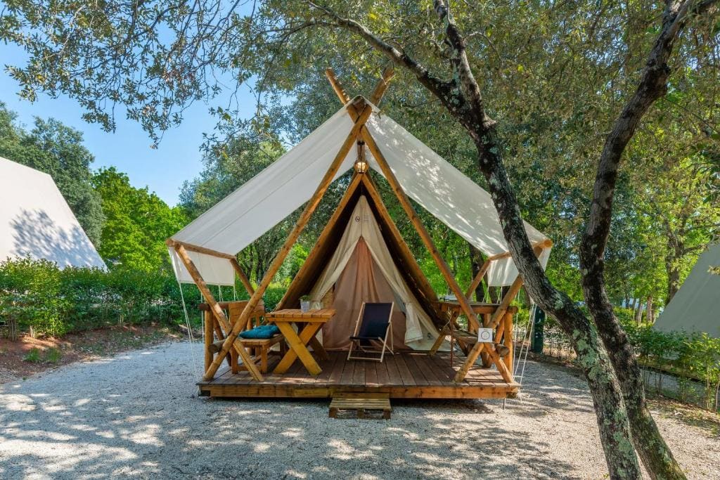 Tent room - Image 2