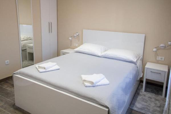 Deluxe King Room room - Image 1
