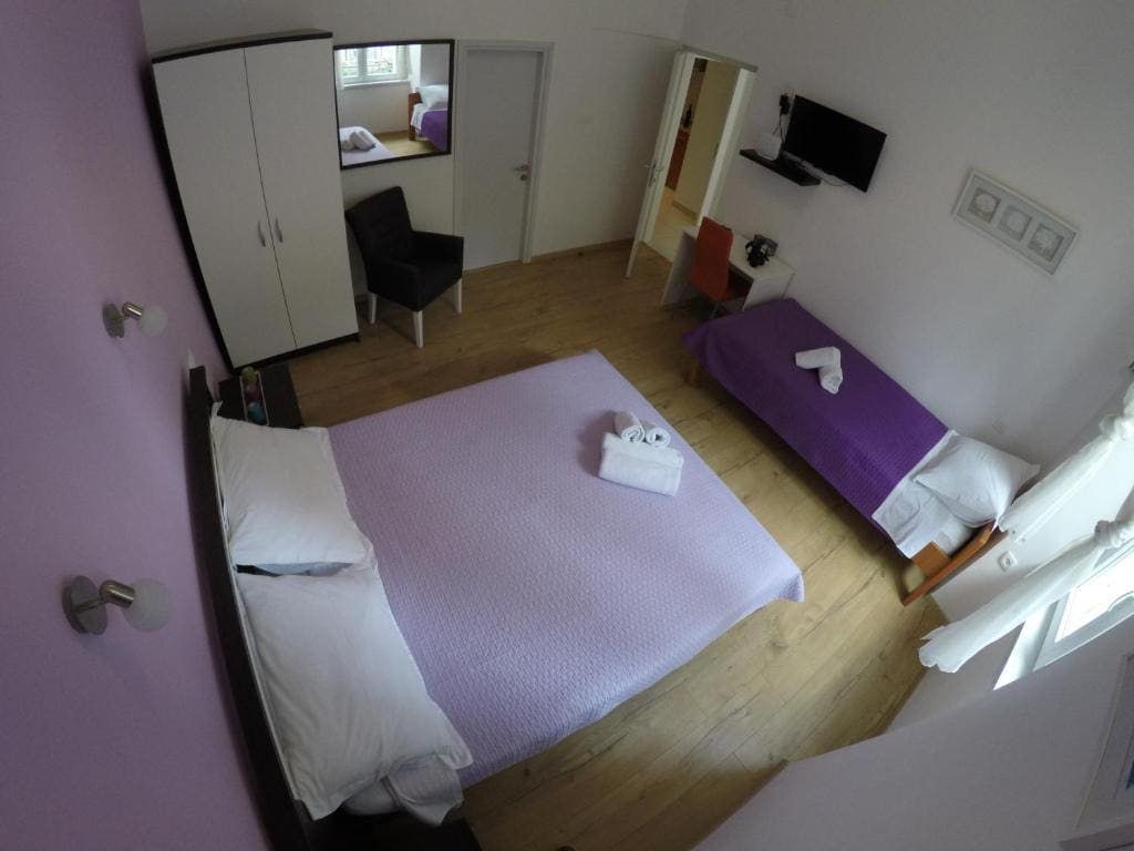 Triple Room with Private Bathroom room - Image 3