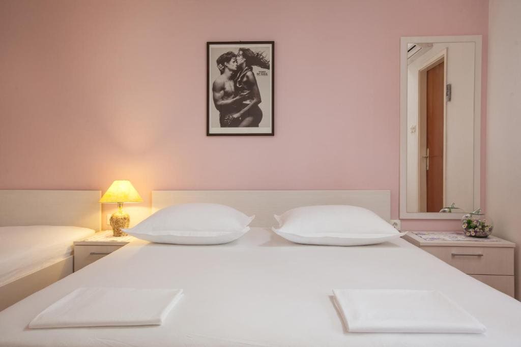 Large Double Room room - Image 3